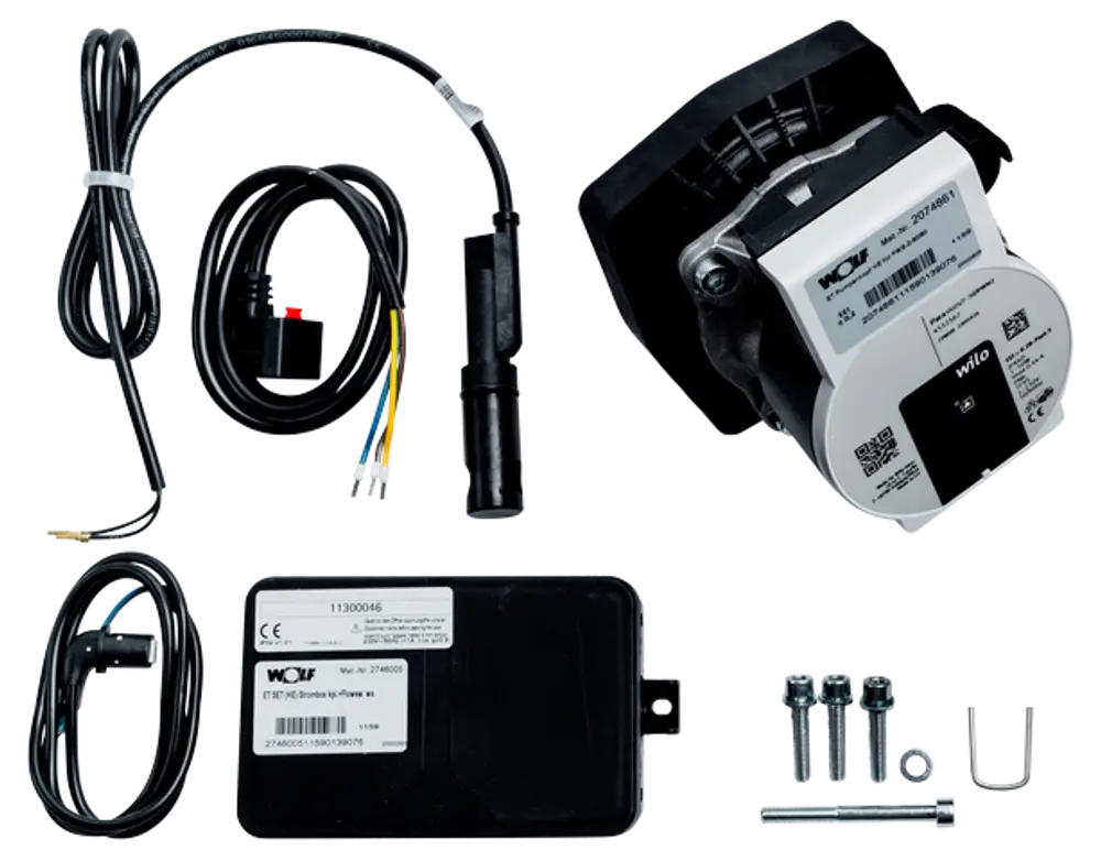 Set aus Pumpenkopf und Strombox mit Flowswitch von Wolf. Enthält Kabel, Stecker, Schrauben und Montagezubehör.